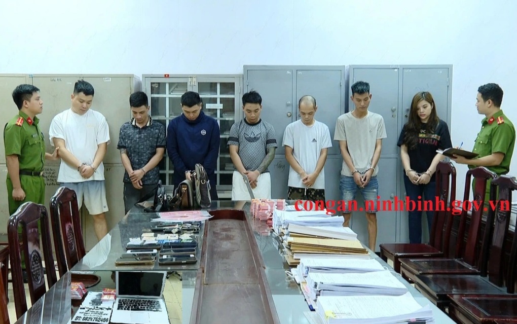 Cặp vợ chồng cầm đầu đường dây cho vay nặng lãi, thu lợi 15 tỷ đồng - 1