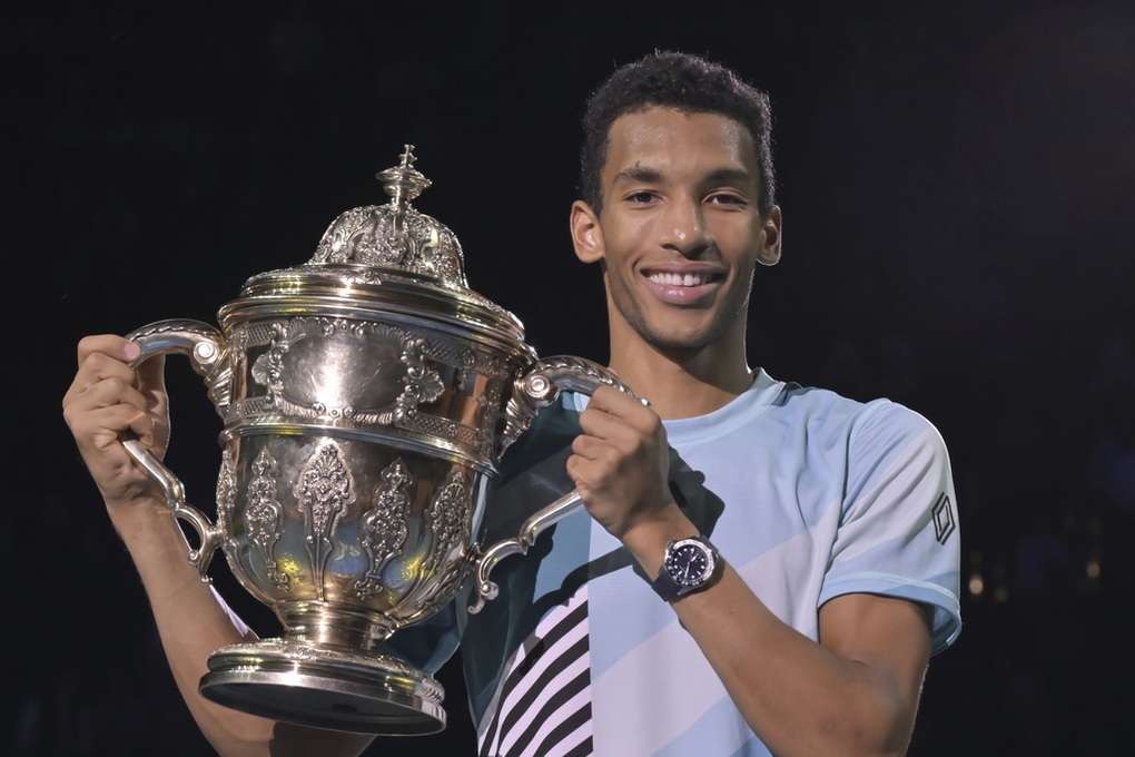 Sinner vô địch Vienna Open, Felix Auger Aliassime lên ngôi ở Basel Open