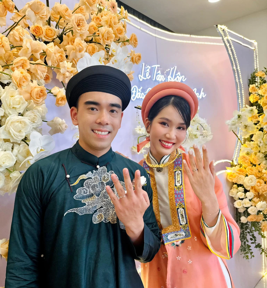 Á hậu Phương Anh rạng rỡ trong đám hỏi với chồng doanh nhân - 1 Á hậu Phương Anh rạng rỡ trong đám hỏi với chồng doanh nhân - 1