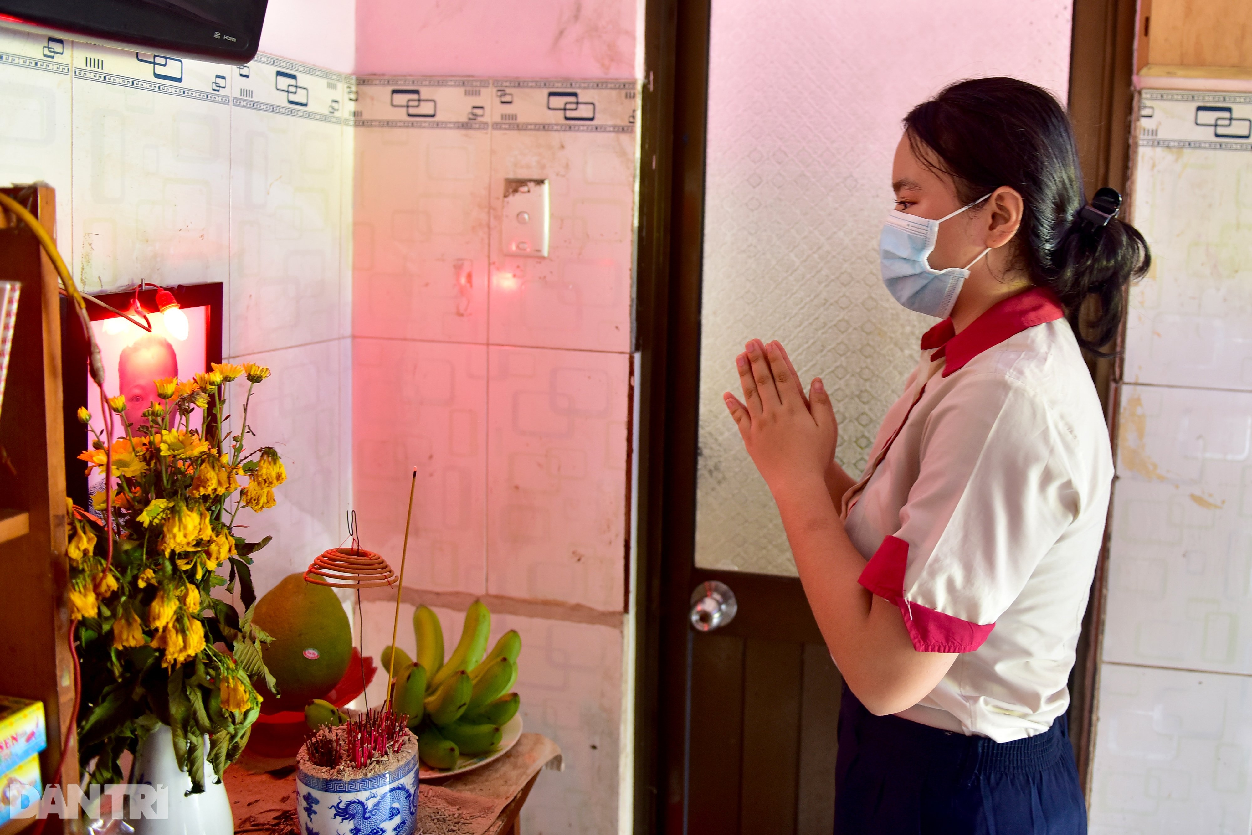Bịch bánh mì ám ảnh với bốn người con mất mẹ vì Covid-19 - 1 Bịch bánh mì ám ảnh với bốn người con mất mẹ vì Covid-19 - 1