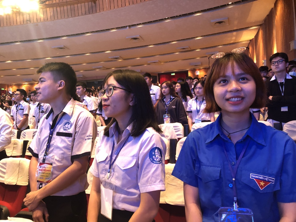 Hiệu trưởng đại học khuyên sinh viên bớt sống ảo trên mạng xã hội - 2 Hiệu trưởng đại học khuyên sinh viên bớt sống ảo trên mạng xã hội - 2