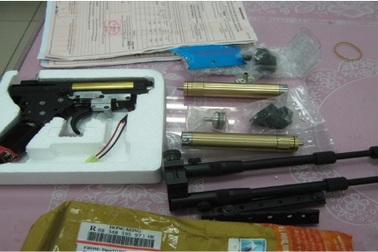 Bắt giữ nhiều quân trang quân dụng trái phép