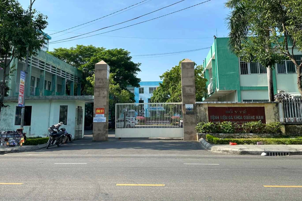 Bệnh nhân được chẩn đoán bị u bì buồng trứng phải, bác sĩ mổ bên trái - 1 Bệnh nhân được chẩn đoán bị u bì buồng trứng phải, bác sĩ mổ bên trái - 1