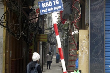 Những cây cột không thể... đứng thẳng ở Thủ đô