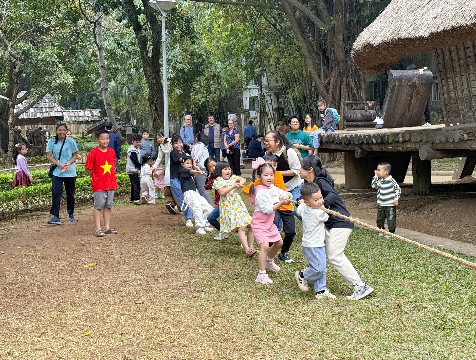 tham gia tro choi keo co.JPG tham gia tro choi keo co.JPG