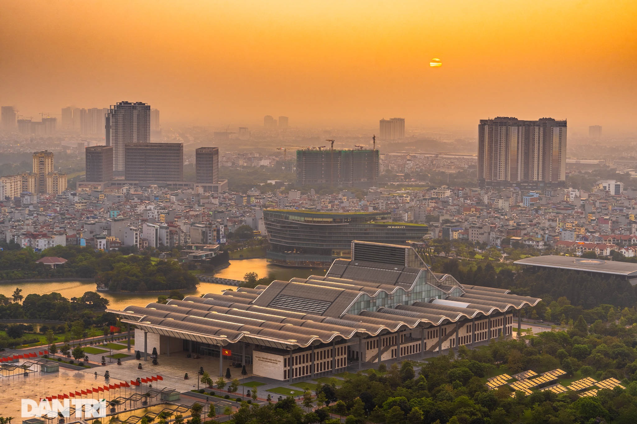 Vẻ đẹp của một Hà Nội hiện đại, sôi động nhìn từ trong mây - 6 Vẻ đẹp của một Hà Nội hiện đại, sôi động nhìn từ trong mây - 6