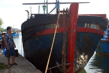 Cháy lớn thiêu rụi 3 tàu cá