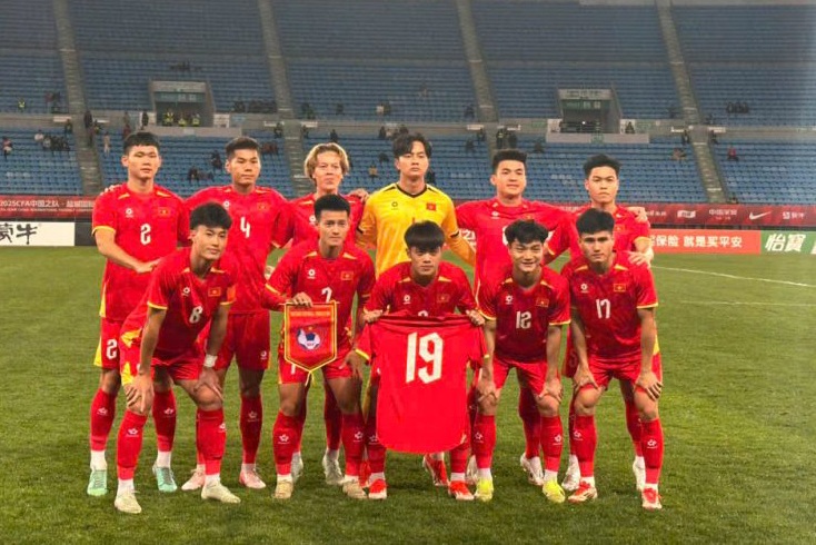 គ្រូបង្វឹក Dinh Hong Vinh៖ U22 វៀតណាម មានទំនុកចិត្តក្នុងការប្រជែងយកជើងឯកជាមួយ U22 China - 1 HLV Đinh Hồng Vinh: U22 Việt Nam tự tin đua vô địch với U22 Trung Quốc - 1