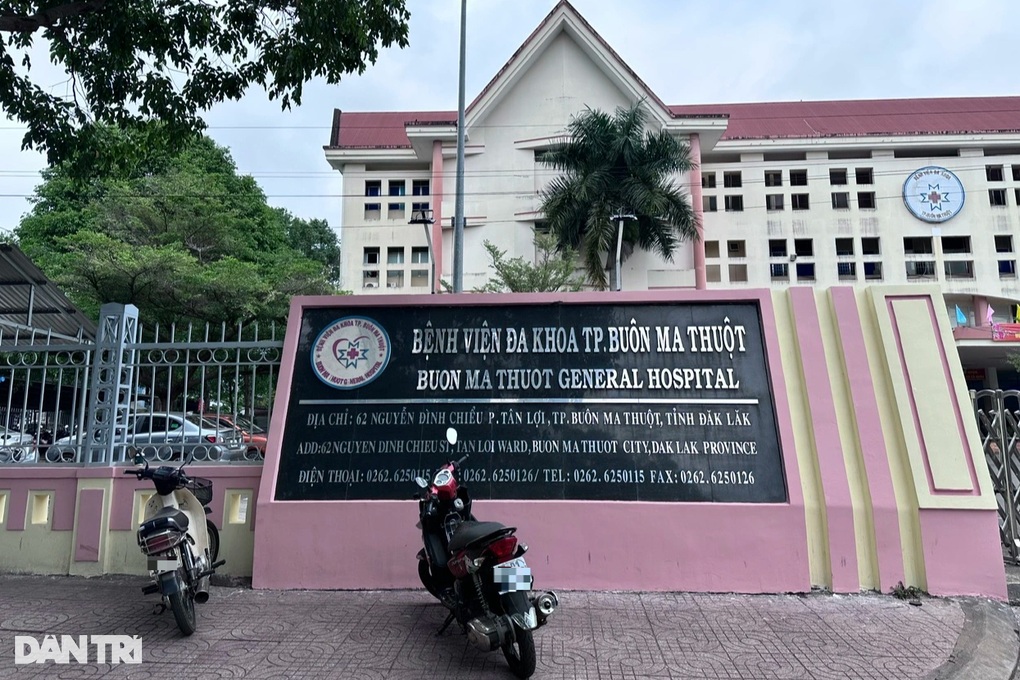Nhân sự đông gần gấp đôi bệnh nhân: Vừa cắt giảm lao động vừa tuyển thêm? - 1