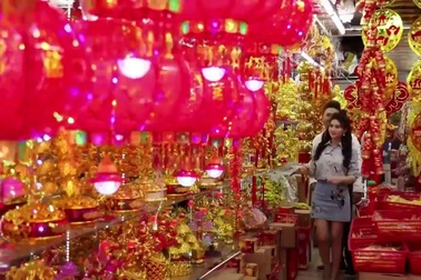 Đôi vợ chồng trẻ thực hiện clip nhạc xuân vui nhộn, trẻ trung