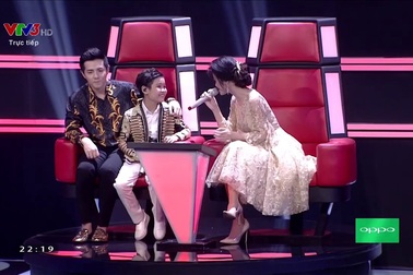 Nhật Minh hát cùng HLV Đông Nhi.