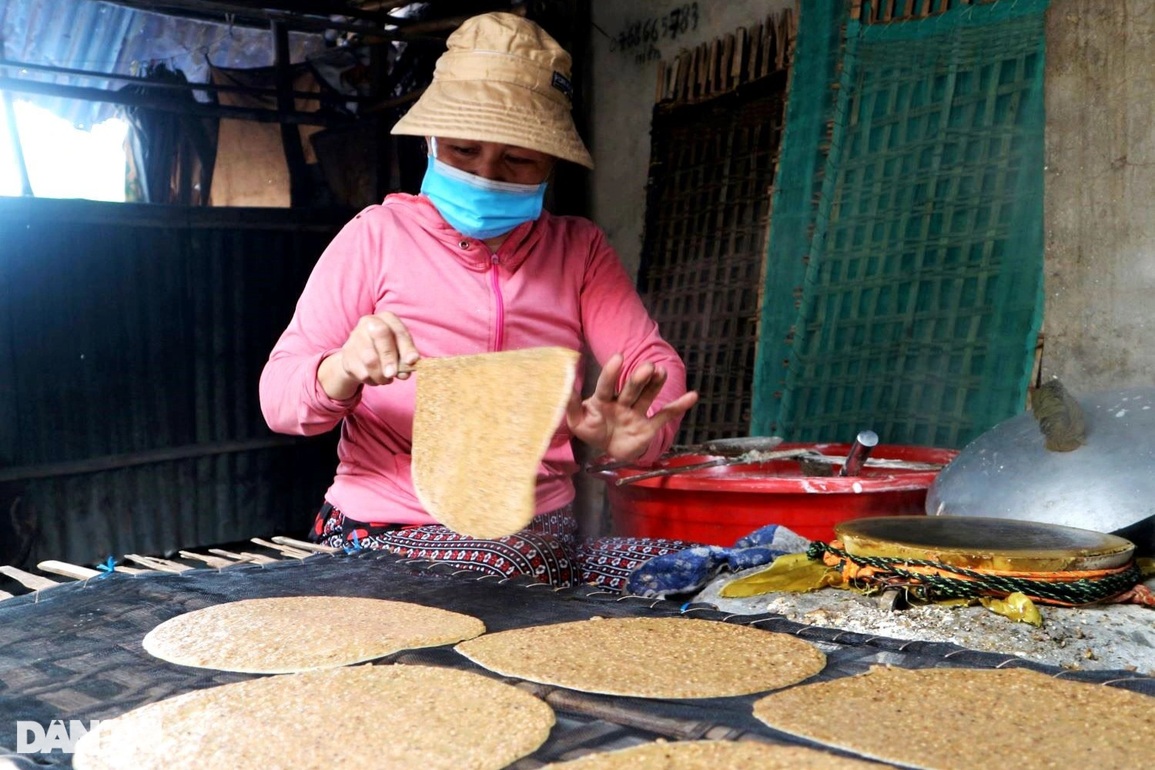 Nắng lên, làng bánh tráng Phú Triêm rực lửa đón Tết - 1 Nắng lên, làng bánh tráng Phú Triêm rực lửa đón Tết - 1