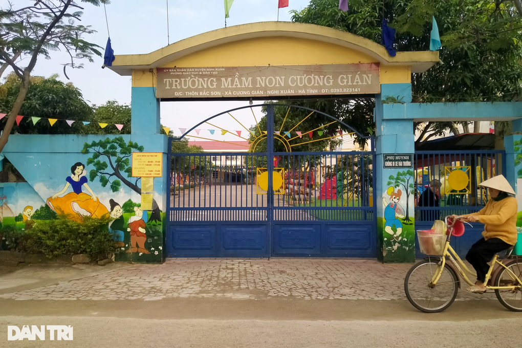 Hiệu trưởng bật khóc khi nói về việc học sinh bị đánh tại trường - 1 Hiệu trưởng bật khóc khi nói về việc học sinh bị đánh tại trường - 1