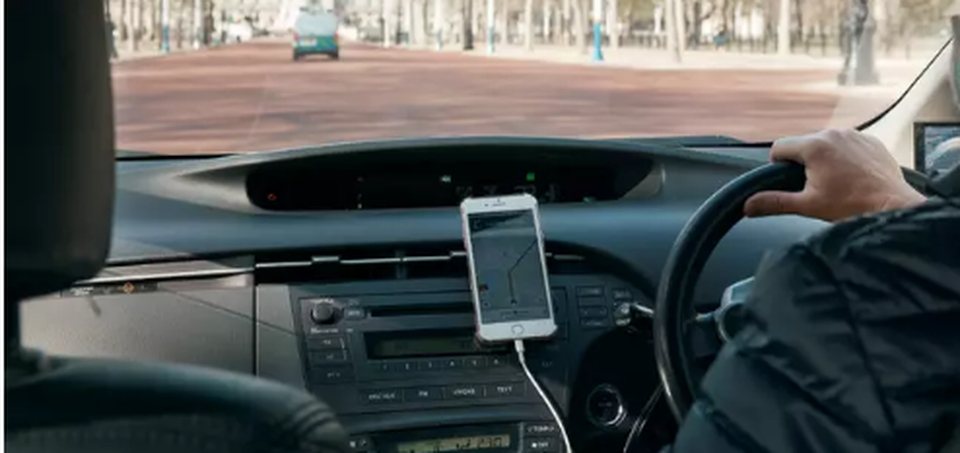 Hành khách đi tù vì... xì hơi trên xe taxi - 1