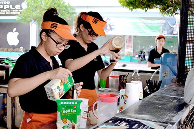 Khi con đi làm thêm, cha mẹ cũng nên đề ra một số quy tắc để đảm bảo con luôn an toàn, tránh những mối nguy hiểm. Ảnh minh họa