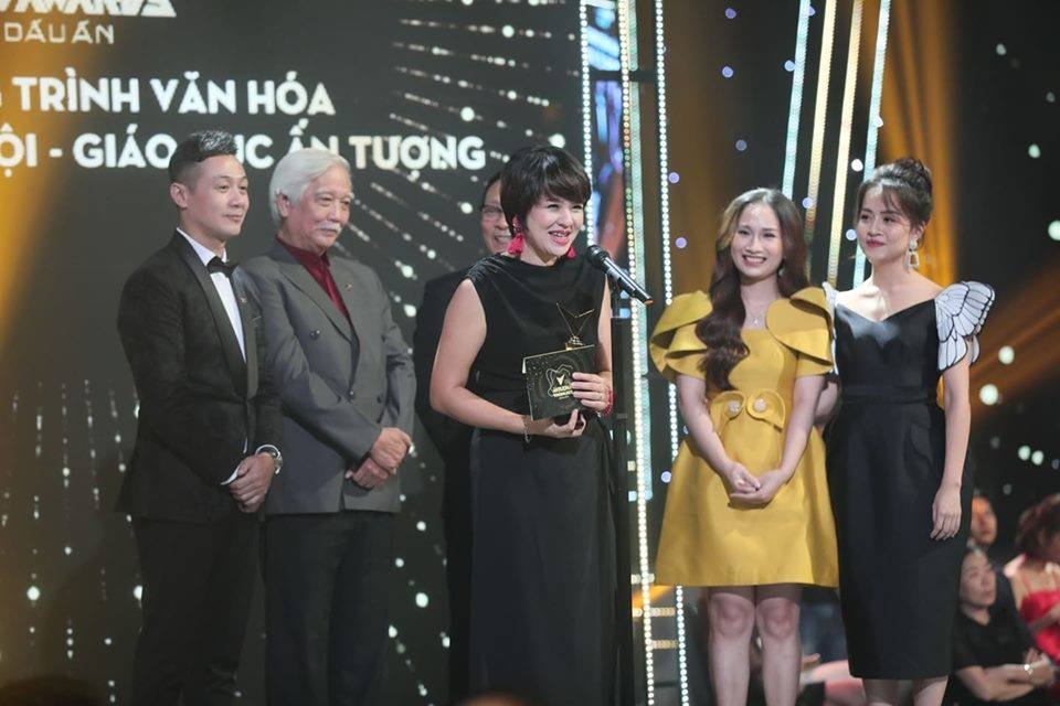 Hồng Diễm, Xuân Nghị xúc động khi lần đầu đoạt giải Diễn viên ấn tượng - 9 Hồng Diễm, Xuân Nghị xúc động khi lần đầu đoạt giải Diễn viên ấn tượng - 9