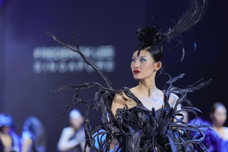 Mẫu Việt Huỳnh Tú Anh được các nhà mốt quốc tế săn đón sau show Chanel - 4