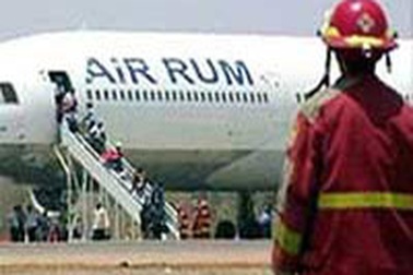 Hạ cánh khẩn cấp để xem bóng đá