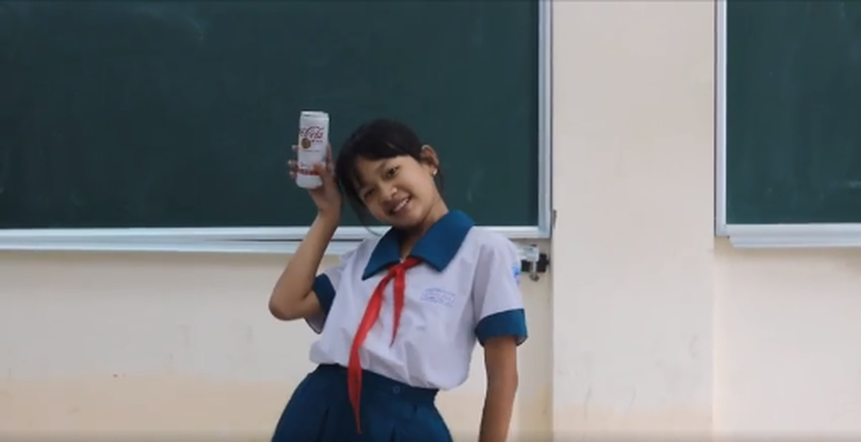 Lộ diện 3 video ấn tượng chinh phục thử thách Chuyền lon nhôm - 6 Lộ diện 3 video ấn tượng chinh phục thử thách Chuyền lon nhôm - 6