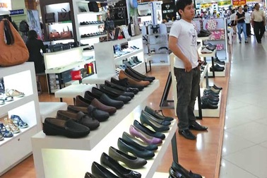 Cuối năm, vẫn vắng người mua