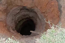 Thêm hàng loạt hố tử thần sâu hoắm liên tiếp xuất hiện