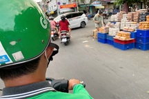 Xe ôm công nghệ ế khách, "ngồi chơi xơi nước" cả ngày