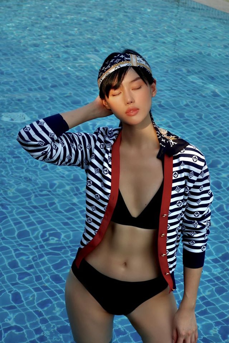 Vóc dáng quyến rũ của các hot girl, rich kid trong ảnh đồ bơi mùa hè này - 14 Vóc dáng quyến rũ của các hot girl, rich kid trong ảnh đồ bơi mùa hè này - 14