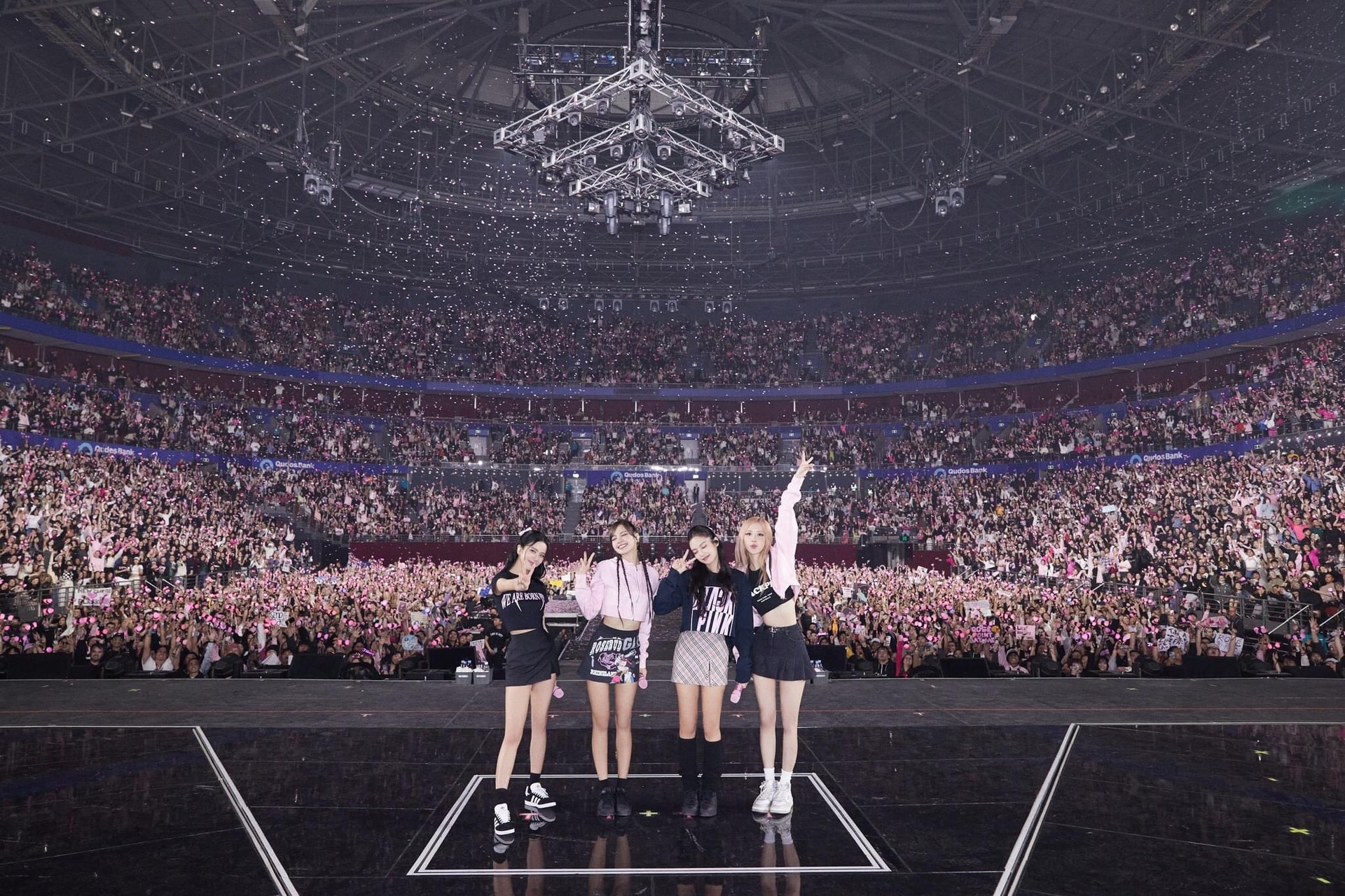 Show diễn Blackpink tại Hà Nội: Không chỉ là chuyện giới trẻ đu idol - 5 Show diễn Blackpink tại Hà Nội: Không chỉ là chuyện giới trẻ đu idol - 5