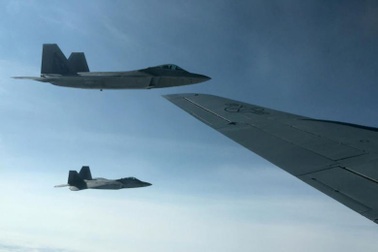 "Chim săn mồi" F-22 của Mỹ chặn "Gấu Nga" Tu-95