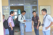 Nữ sinh bị đánh hội đồng: Ban giám hiệu cố tình "né" báo chí