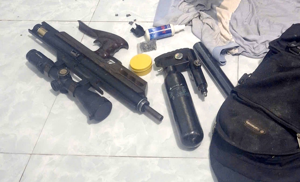 Khám xét nhà cán bộ ở Lâm Đồng, phát hiện khẩu súng - 2