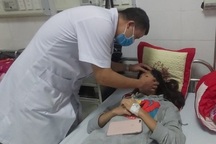 Nữ sinh lớp 8 bị bạn đánh hội đồng: Đau đầu, chóng mặt do chấn động về não