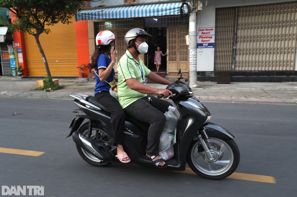 Bộ đội đi chợ: Con chưa biết khi nào về, chắc tới khi hết dịch - 12 Bộ đội đi chợ: Con chưa biết khi nào về, chắc tới khi hết dịch - 12