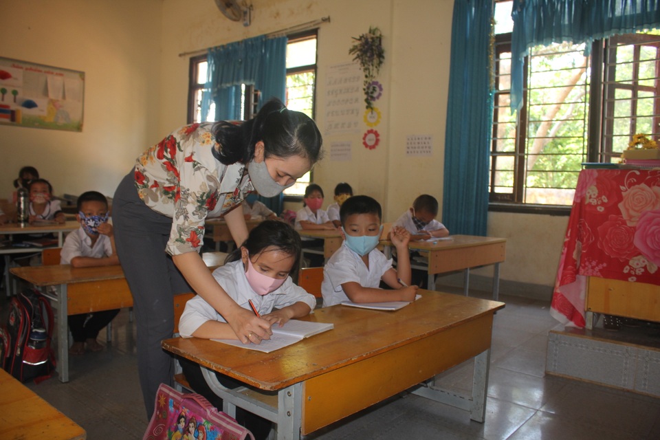 Thầy trò vùng biên gian nan tìm nước sạch - 5 Thầy trò vùng biên gian nan tìm nước sạch - 5