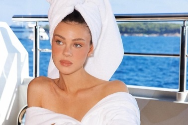 Dâu cả nhà Beckham khẳng định mình: Chụp ảnh táo bạo, nỗ lực đóng phim