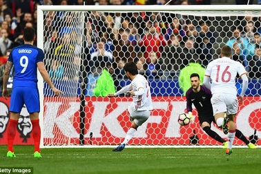 Tây Ban Nha đánh bại Pháp tại Stade de France