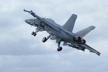 Tàu sân bay Mỹ bẻ lái gấp, tiêm kích 60 triệu USD lao xuống biển