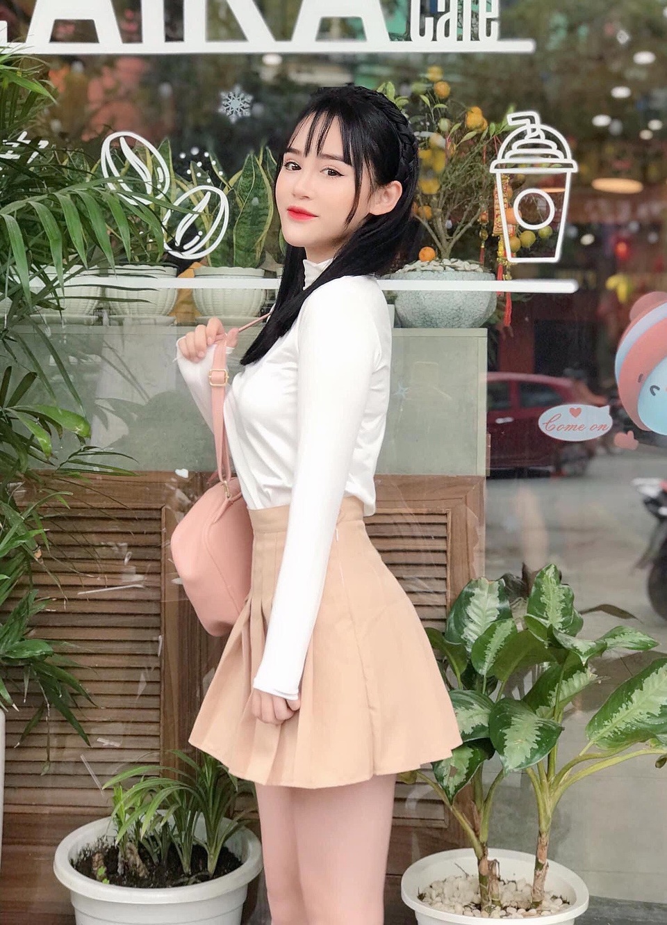 Nàng thơ trường Ngoại ngữ đốn tim dân mạng với nét đẹp ngọt ngào - 8 Nàng thơ trường Ngoại ngữ đốn tim dân mạng với nét đẹp ngọt ngào - 8
