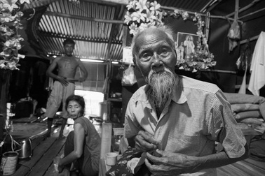 Tâm sự rớt nước mắt của ngàn Việt kiều không quốc tịch