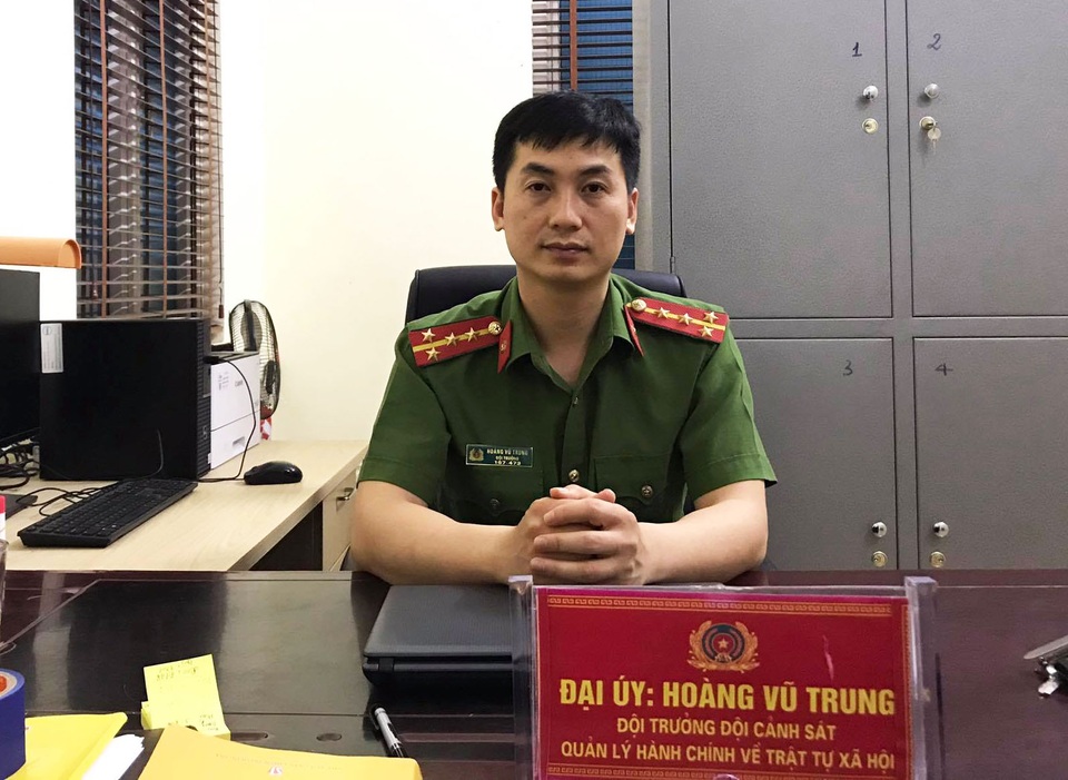 Lần lấy dấu vân tay cho người dân nhớ đời của đại úy công an - 2 Lần lấy dấu vân tay cho người dân nhớ đời của đại úy công an - 2