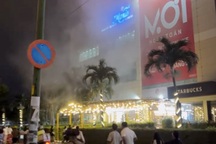 Cháy ở siêu thị Lotte Mart tại TPHCM, nhiều người tháo chạy