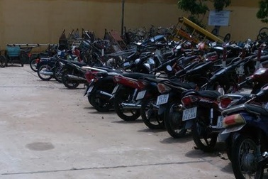 Thượng sĩ công an mang 13 xe tang vật... đi bán