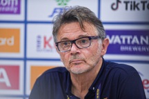 HLV Troussier: "U22 Việt Nam đã chơi tốt trước Indonesia quá mạnh"