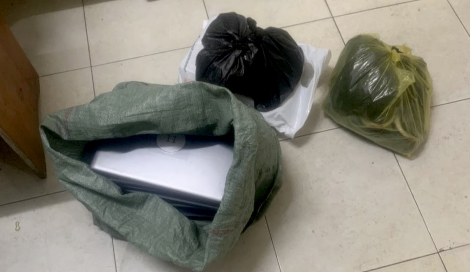 Bắt người đàn ông xưng cảnh sát còng tay bảo vệ lúc rạng sáng - 2 Bắt người đàn ông xưng cảnh sát còng tay bảo vệ lúc rạng sáng - 2