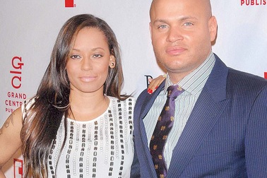 Mel B mất loạt băng “nóng” vào tay chồng cũ