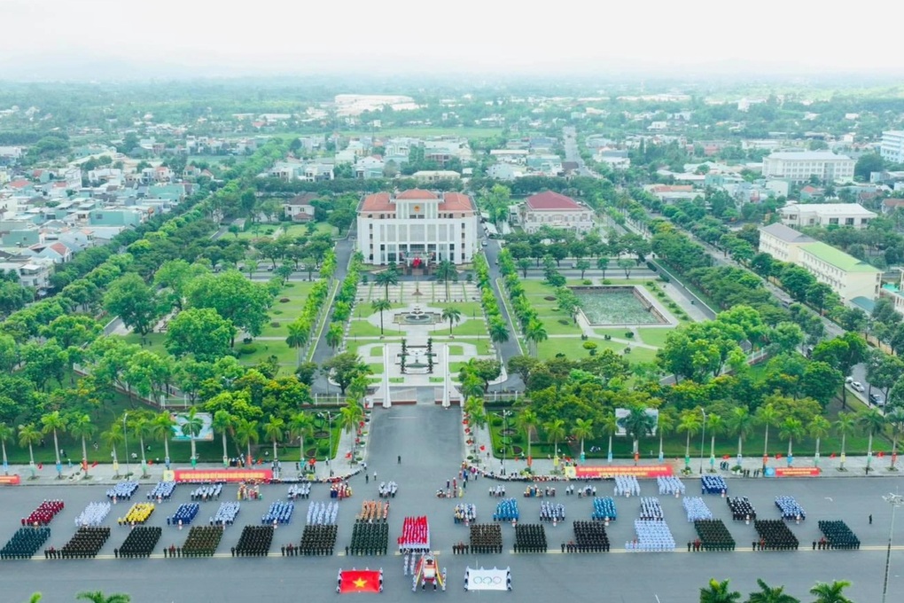 Nghỉ hưu trước tuổi gần 7 năm, phó trưởng phòng nhận hơn 3,2 tỷ đồng - 1 Nghỉ hưu trước tuổi gần 7 năm, phó trưởng phòng nhận hơn 3,2 tỷ đồng - 1