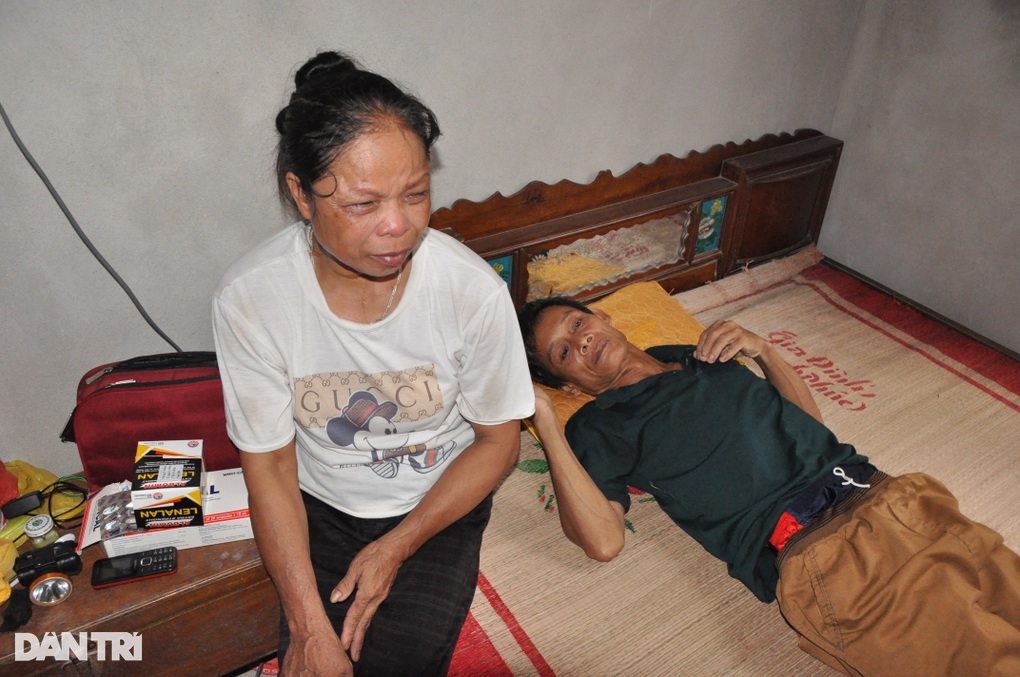 Hai vợ chồng nghèo mang bệnh thận ôm nhau khóc nghẹn cầu xin được cứu giúp - 5 Hai vợ chồng nghèo mang bệnh thận ôm nhau khóc nghẹn cầu xin được cứu giúp - 5