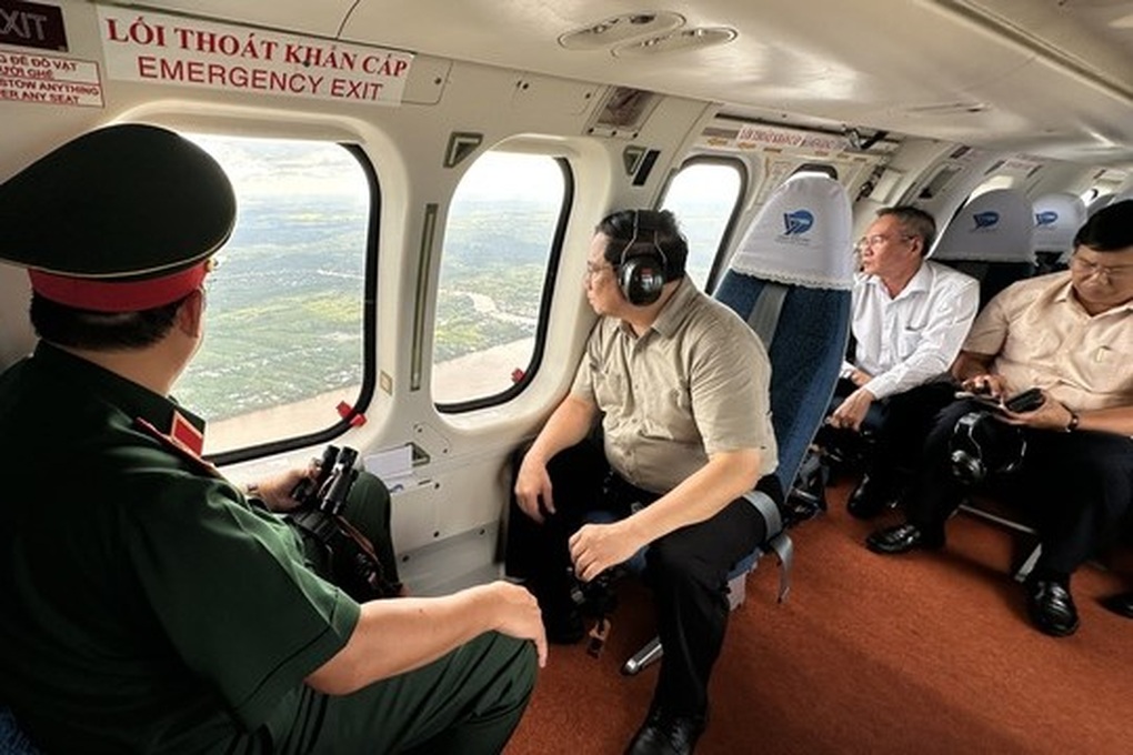 Thủ tướng đi trực thăng khảo sát sạt lở các tỉnh miền Tây - 1 Thủ tướng đi trực thăng khảo sát sạt lở các tỉnh miền Tây - 1