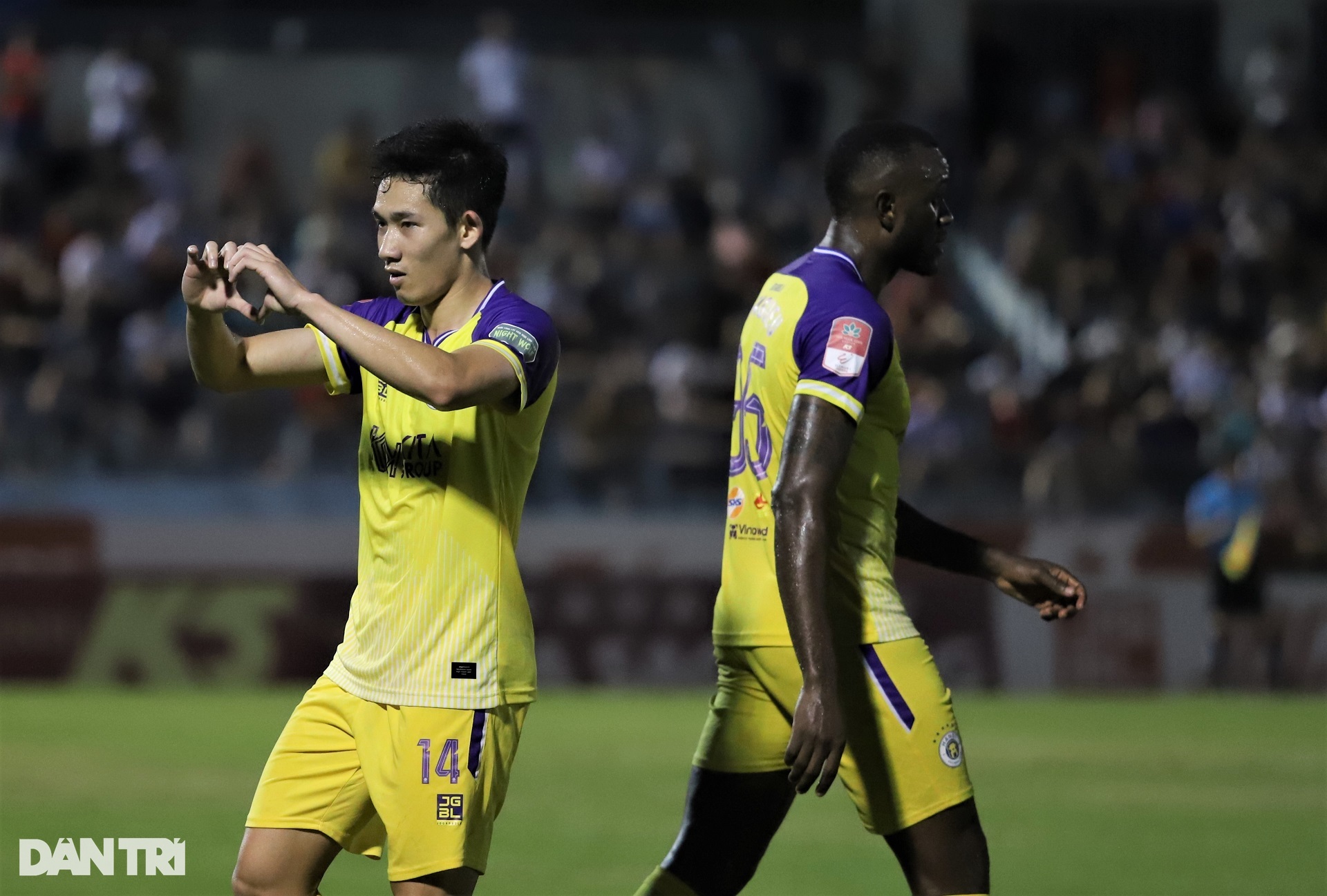 Hồng Lĩnh Hà Tĩnh rượt đuổi tỷ số kịch tính Hà Nội FC trong trận hòa 2-2 - 6 Hồng Lĩnh Hà Tĩnh rượt đuổi tỷ số kịch tính Hà Nội FC trong trận hòa 2-2 - 6