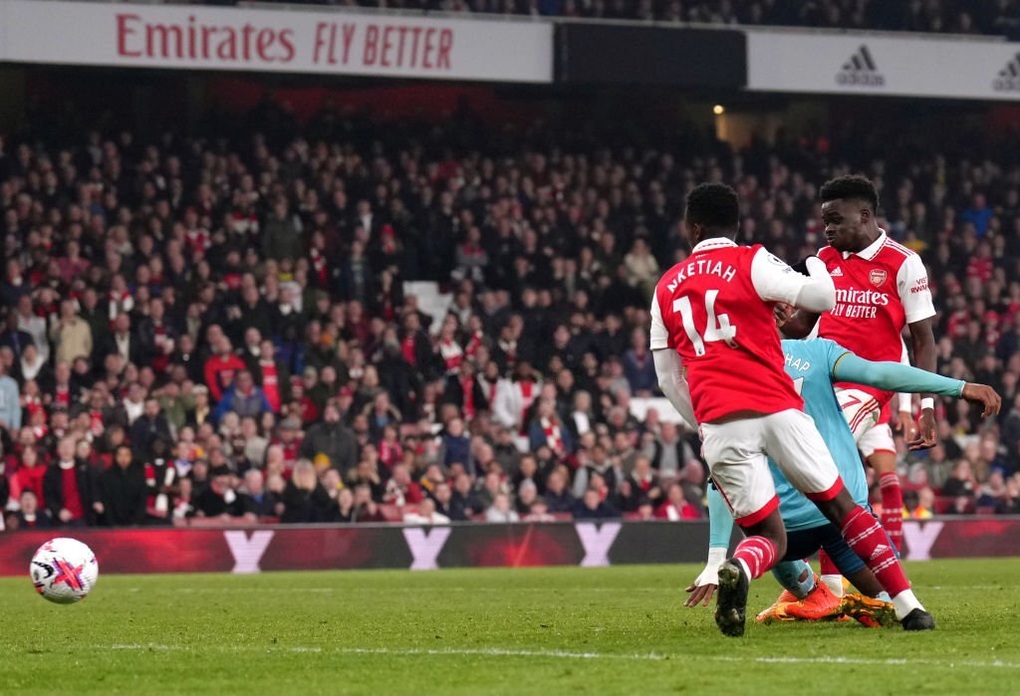 Arsenal may mắn thoát thua trước đội bét bảng Southampton - 4 Arsenal may mắn thoát thua trước đội bét bảng Southampton - 4